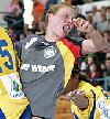 Kathrin Scholl wird gefoult - Deutschland beim Vier-Länder-Turnier in Riesa  (April 2006)