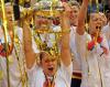 Jubel mit dem Pokal<br />
THC-BSV