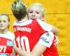 Laura Riehl umarmt Nina Schmidt (#10) - TSV Travemnde