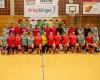 Gruppenbild TuS Metzingen und Brest Bretagne Handball nach dem Aufeinandertreffen beim Einladungsturnier in Metzingen-Neuhausen