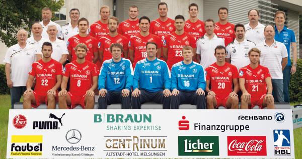 <b>Teamfoto MT Melsungen 2011/12</b>
<br /><br />
Hinte v.l.: Alexander Fölker (Sportlicher Leiter), Michael Roth (Trainer), Anton Månsson (4), Alin Florin Sania (83), Jens Schöngarth (3), Felix Danner (17), Alexandros Vasilakis (13), Sandor Balogh (Co-Trainer), Dr. Gerd Rauch (Mannschaftsarzt)<br />
Mitte v.l.: Rolf Klobes (Betreuer), Matthias Horn (Betreuer), Mile Malesevic (Co-Trainer), Christian Hildebrand (14), Patrik Fahlgren (9), Grigorios Sanikis (18), Nenad Vuckovic (23, Mannschaftskapitän)), Niko Siebert (Physio), Nico Hottenrott (Physio), Bernd Sostmann (Mannschaftsarzt)<br />
Vorne v.l.: Michael Allendorf (23), Michael Schweikardt (8), Per Sandström (12), Mario Kelentric (1), Marc Lauterbach (16), Savas Karipidis (20), Christian Zufelde (21)