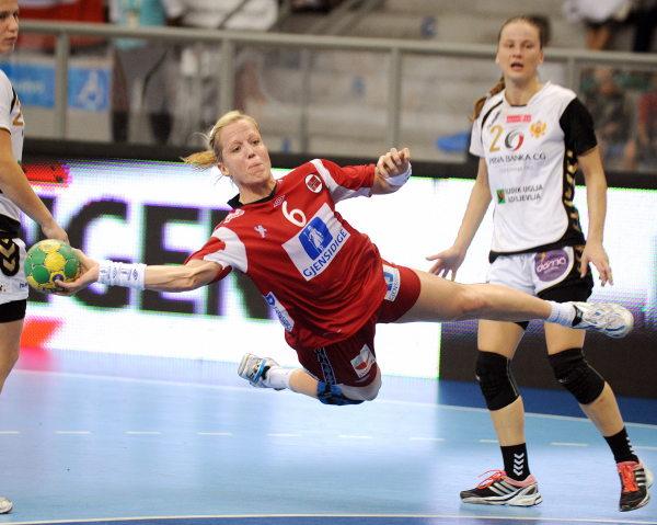 IHF-Foto des Jahres: Heidi Löke im Flug, abgelichtet von Michael Heuberger