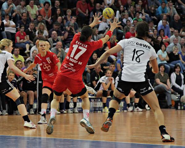 Franziska Garcia Almendaris und Sabrina Neuendorf im Pokalfinale 2012