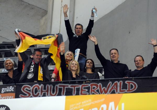 Deutsche Fans aus Schutterwald, unter anderem mit der Ehefrau des Bundestrainers