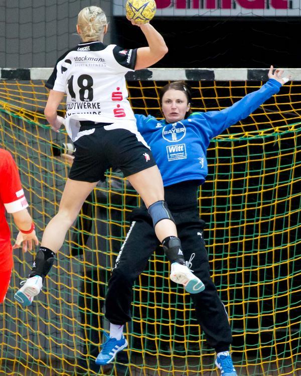 Katja Langkeit - Buxtehuder SV und Natalie Hagel - Bayer Leverkusen