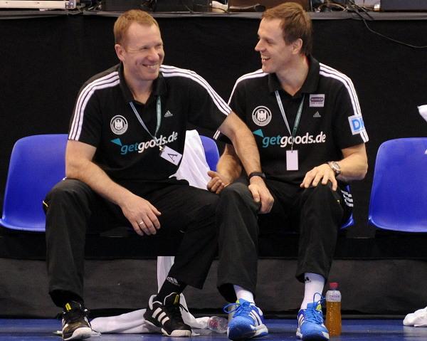 Gelöste Stimmung bei Martin Heuberger (re.) und Co-Trainer Frank Carstens