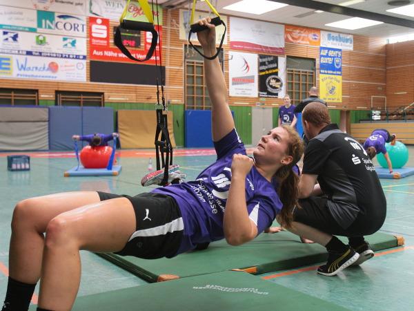 Intensives Kraftraining des HC Leipzig in der Buxtehuder Halle Nord