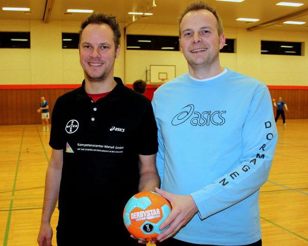 Ulli Kriebel (links) - hier mit TSV-Handball-Gesamtkoordinator Björn Barthel.