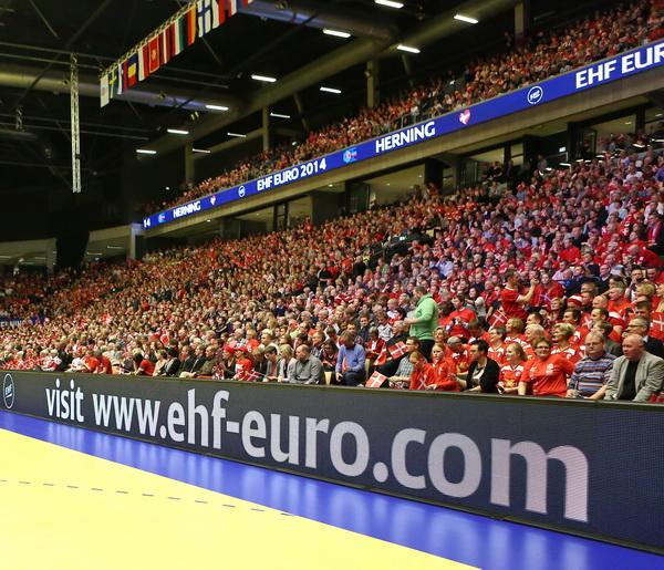 Die dänischen Fans hoffen auf eine Fortsetzung der EM-Party - auch gegen den Weltmeister