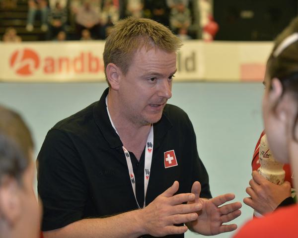 EM-Qualifikation Schweiz - Slowenien: Trainer Jesper Holmris (SUI) in der Auszeit
