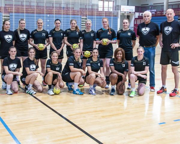 Das Team der Vulkan-Ladies zu Beginn der Saisonvorbereitungen - noch ohne vier Stammspielerinnen der vergangenen Saison