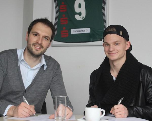 Timo Kastening - hier rechts mit TSV-Manager Benjamin Chatton