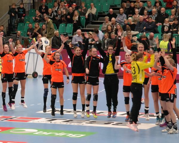 Gastgeber Niederlande bejubelte im 2. Spiel den ersten Sieg im Vier-Länder-Turnier. Heute ist die Mannschaft gegen Montenegro gefordert.