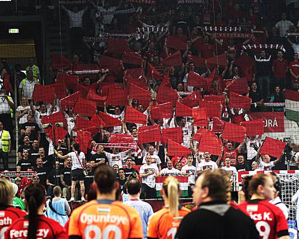 Fans von DKKA im Finalrückspiel im EHF Cup gegen die TuS Metzingen