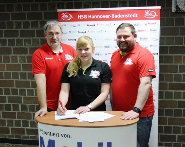 Sportlicher Leiter Bernd Schröder, Frauke Kemmer und Trainer Florian Marotzke - HSG Hannover-Badenstedt