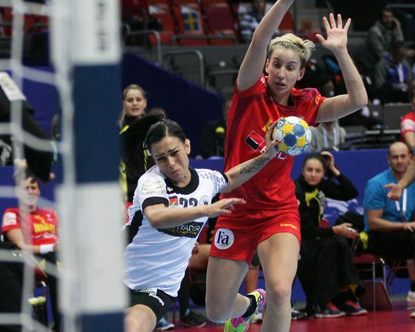 Svenja Huber im Spiel gegen Rumänien