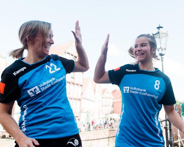 Julia Wichern und Leonie Klinkmann - VfL Stade