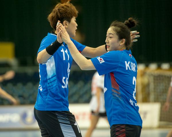 Eun Hee Ryu und Seonhwa Kim jubelten mit Südkorea über den zweiten WM-Sieg