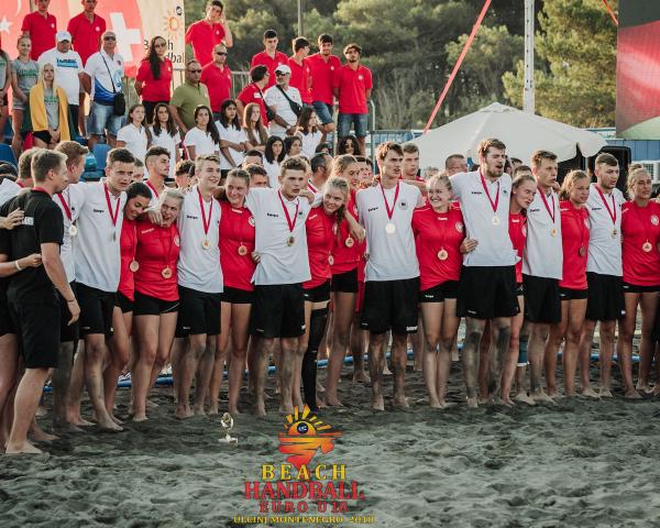Die Jungen des DHB holten bei der EM in Montenegro Gold, die Mädchen Bronze
