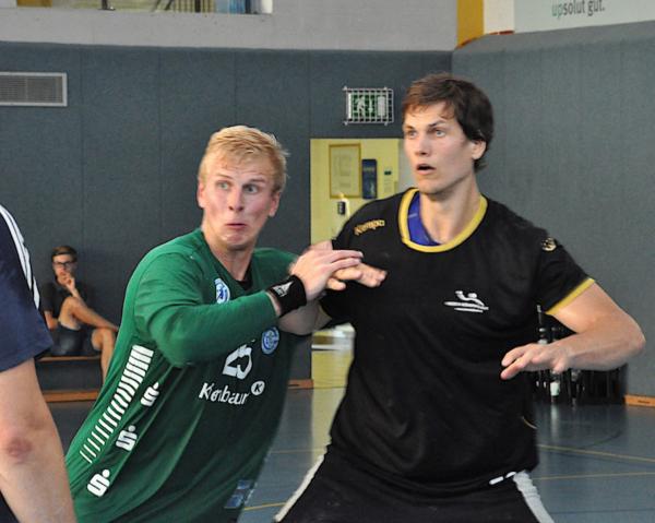 Abwehrarbeit im Trainingsbetrieb. Robert Barten (li.) verstärkt künftig das Team der Mecklenburger Stiere.