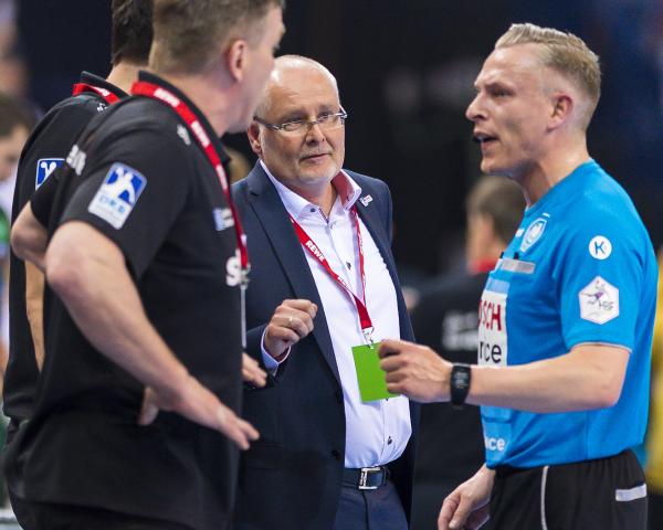 Kay Holm (Mitte) ist einer von 15 Delegierten, die in der LIQUI MOLY Handball-Bundesliga zum Einsatz kommen. 