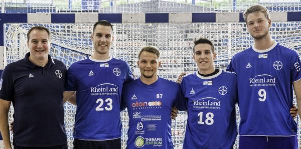 TSV-Trainer Dusko Bilanovic mit Ante Grbavac, Pascal Noll, Jakub Sterba und Andre Meuser 