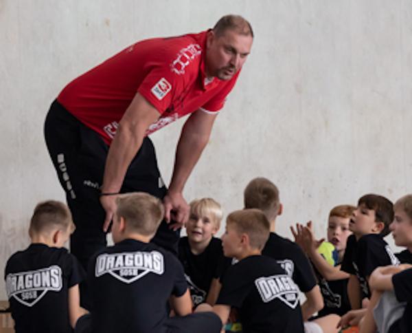 Ex-Nationalspieler Mark Dragunski trainiert neben dem Nachwuchs auch die A-Jugend der SGSH Dragons. 