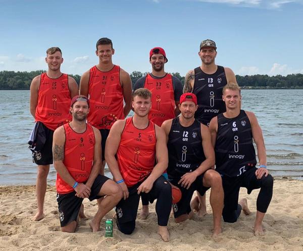 Nationalspieler Fynn Hangstein (unten rechts) läuft künftig für die BHC Sand Devils auf. 