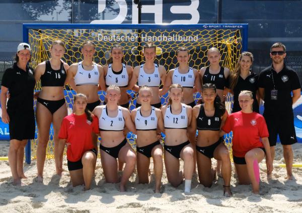 Die weibliche U17-Nationalmannschaft reist mit zwölf Spielerinnen nach Bulgarien. 