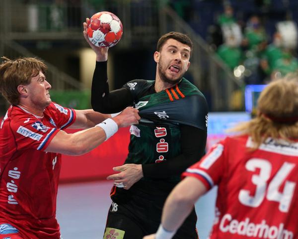 Filip Kuzmanovski (am Ball für den TSV Hannover-Burgdorf) wechselt zurück nach Mazedonien.