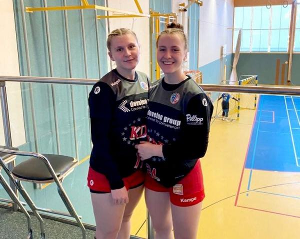 Ines (links) und Ina (rechts) Simon - HC Erlangen U19