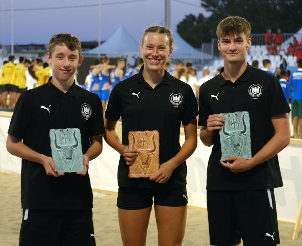 Lars Zelser, Carolin Hübner und Lennart Liebeck durften sich über eine individuelle Auszeichnung freuen. 