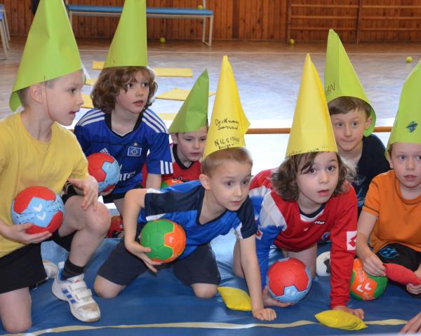 Die Jagd nach dem bösen Zauberer ist eine Märchenstunde für Mini-Handballer. 
