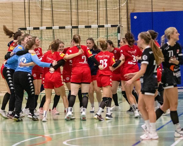 Großer Jubel bei Mainz nach dem Sieg gegen Schozach-Bottwartal.