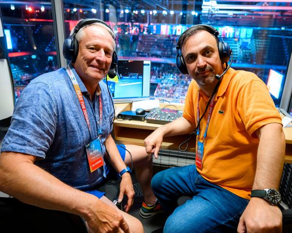 Bob Hanning (rechts) war gemeinsam mit Uwe Semrau als Kommentator bei der Junioren-WM im Einsatz.