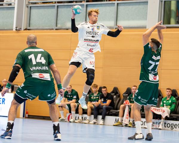 Simon Jeppsson und der HC Erlangen setzten sich beim Wartburg-Cup gegen die HSG Wetzlar durch.